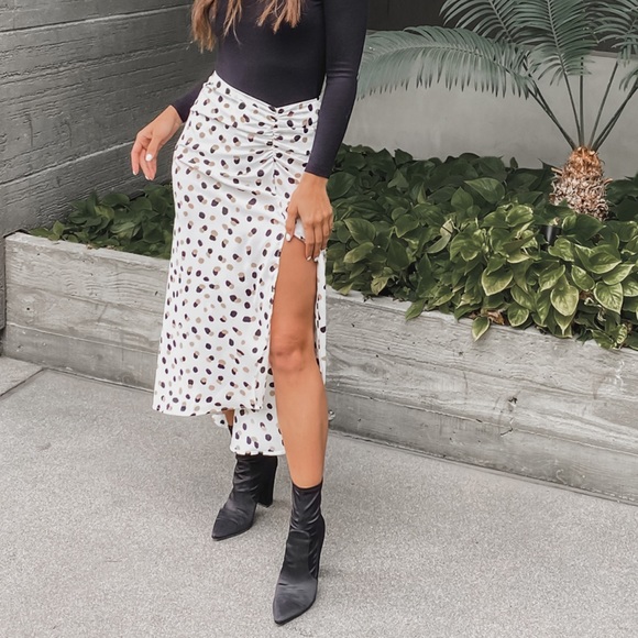 Ruched Printed Midi Skirt - Picture 4 of 8